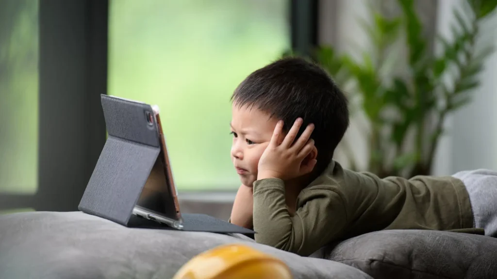 How to Manage Screen Time for Autistic Children
